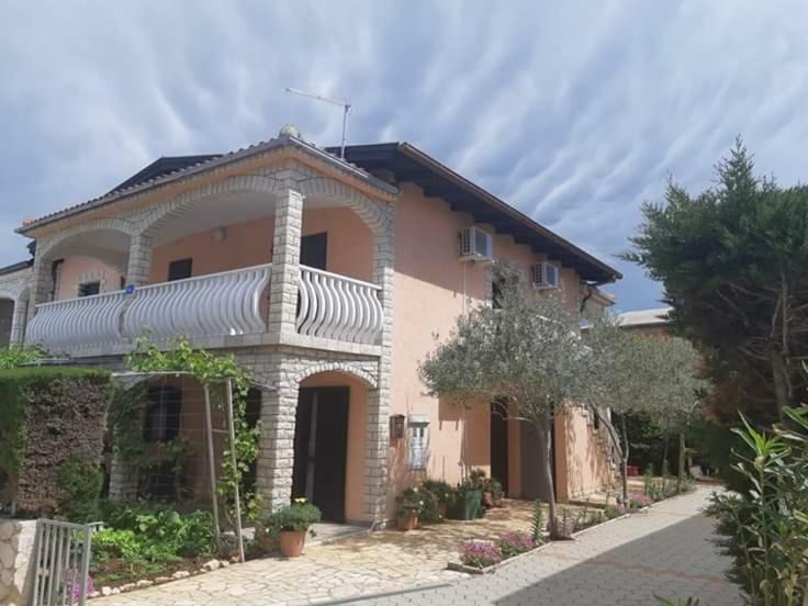 Apartmani Katica Vir Exterior photo